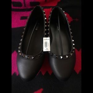Torrid size 10w studded black flats NWT